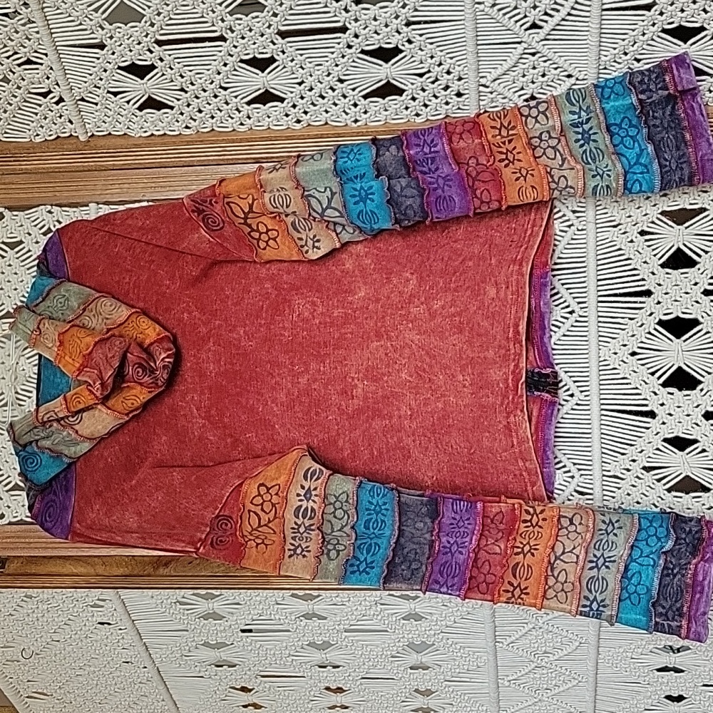 Multi colored sweatshirt with hood.Boho style. Size XL but actually seems like S - Picture 4 of 6